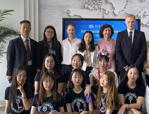 Pan Ambasador RP w CHRL odwiedził Daliański Uniwersytet Języków Obcych